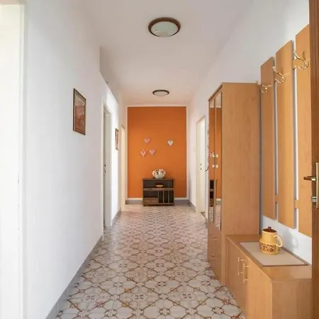 Apartment With A Parking Space - 21056 Makarska