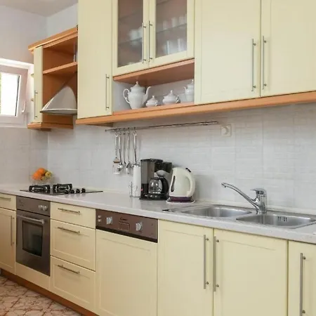 With A Parking Space - 21056 Makarska